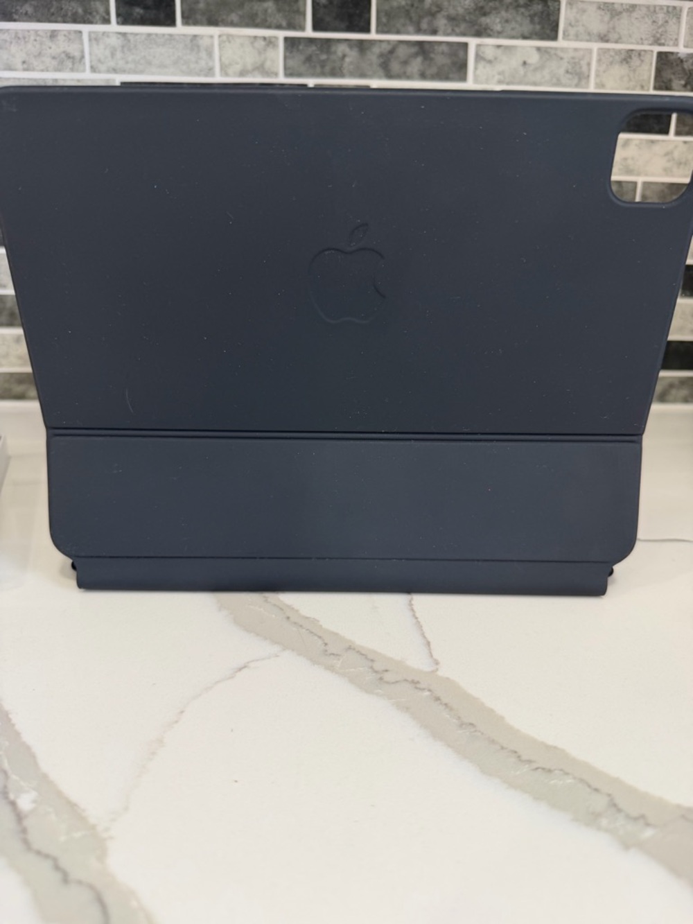 Apple Magic Keyboard - iPad 11in or iPad Air - Picture 4 of 6